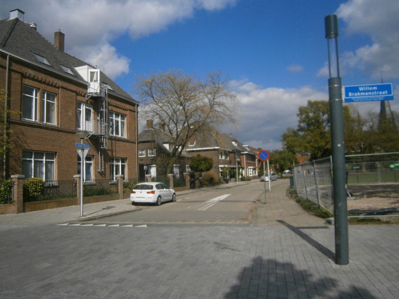Nieuwe Schoolweg hoek Willem Brakmanstraat.JPG