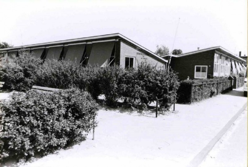 Jan Harm Boschstraat vroeger Tweede Veldkampstraat  de Prins Willemschool later Sint Janschool.jpg