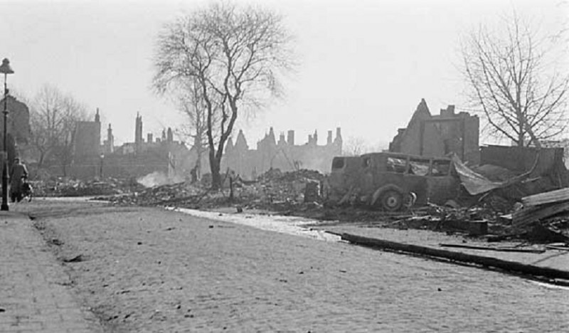 Veldkampstraat na bombardement (2).jpg