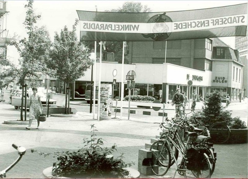 Haaksbergerstraat hoek Beltstraat De Zuidmolen 1982.jpg