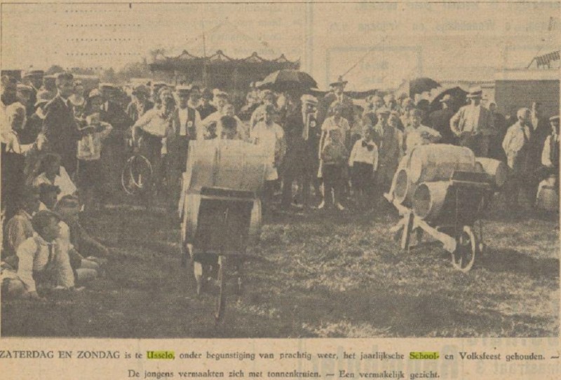 Usselo School en Volksfeest tonnenkruien krantenfoto Tubantia 22-8-1932.jpg