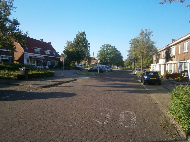 Mercuriusstraat vanaf Jupiterstraat richting Mercuriusplein.JPG