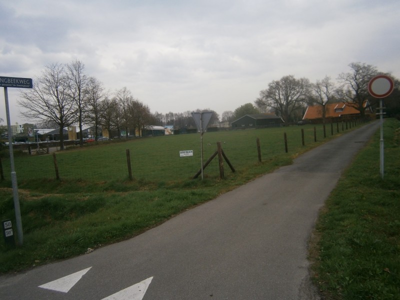 Zweringbeekweg vanaf Usselerrondweg.JPG