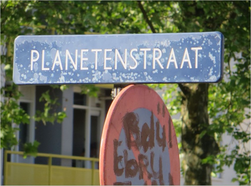 Planetenstraat (straatnaambord).JPG