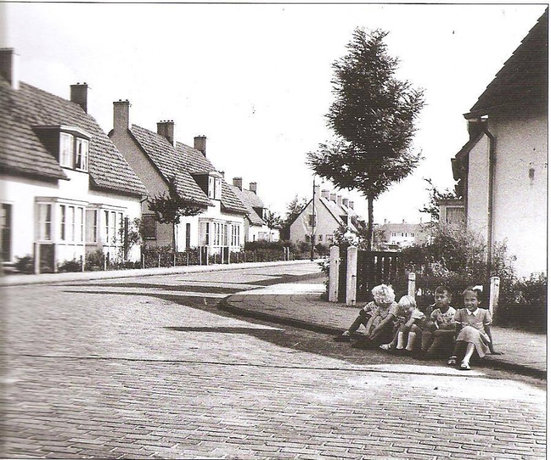 Castorstraat richting Olieslagweg Taurusstraat 1955.jpg