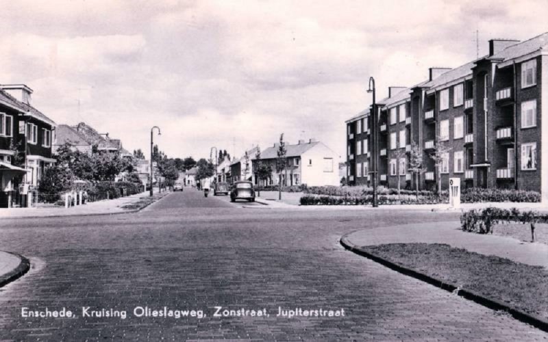 Olieslagweg hoek Zonstraat en Jupiterstraat.jpg
