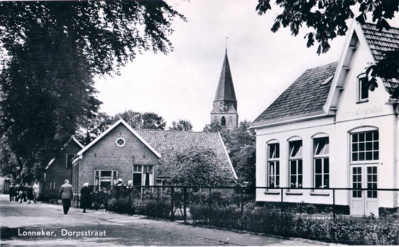 Dorpsstraat Lonnekerschool.jpg