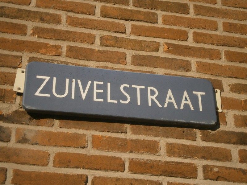 Zuivelstraat straatnaambord.JPG