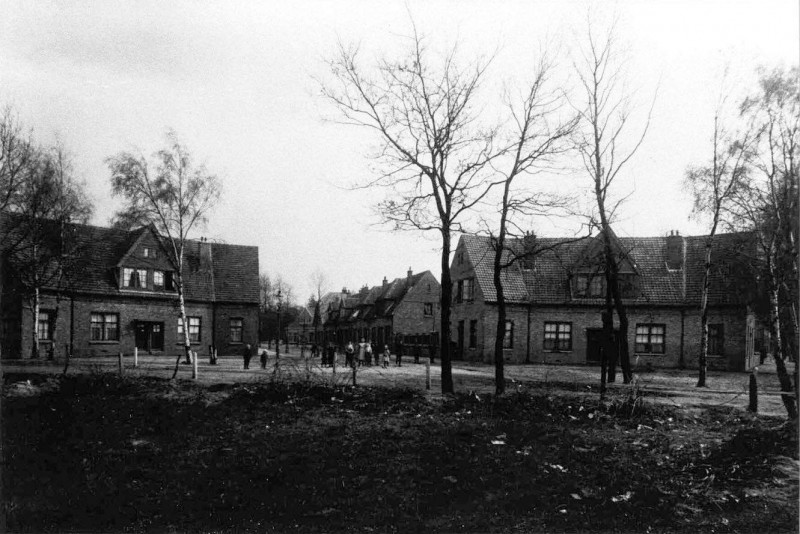 Usselerplein in de jaren 20 nog voor de bouw van de Drentse buurt vanaf Dennenweg hoek Usselerweg.jpg