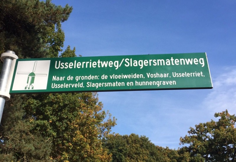 Usselerrietweg Slagersmatenweg Toeristisch_bord_Voshaar.jpg