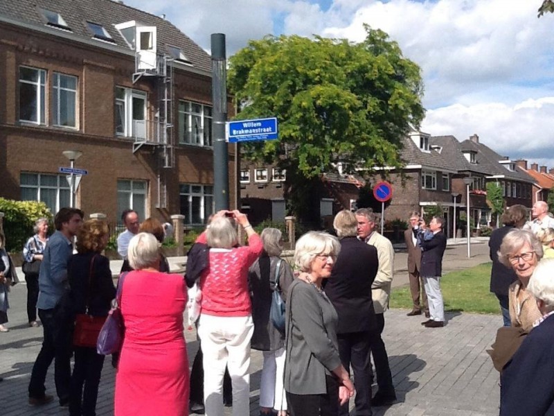 Willem Brakmanstraat onthulling straatnaambord 24-6-2014.jpg
