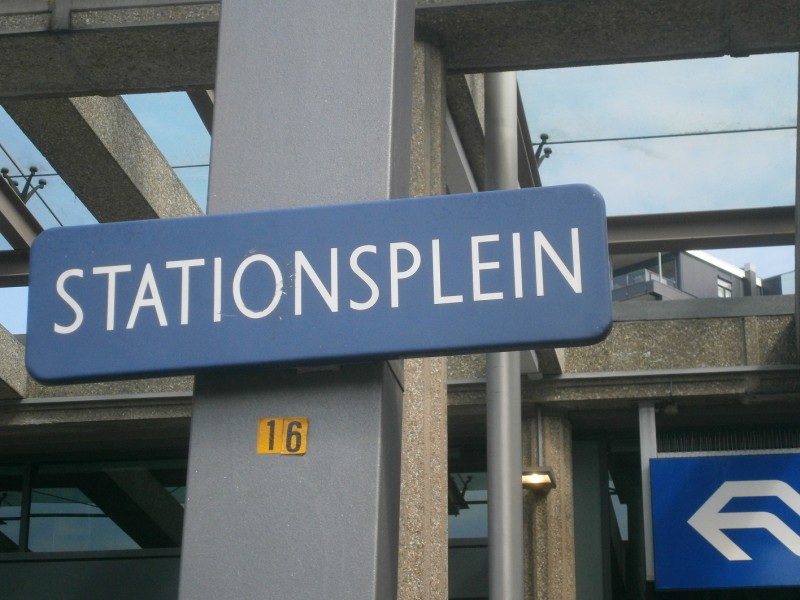 Stationsplein straatnaambord.JPG