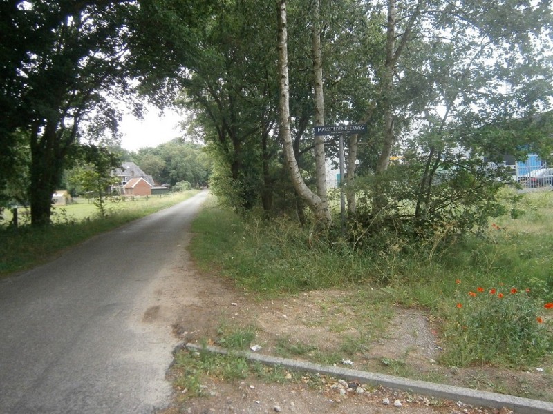 Twekkelerbeekweg met oud straatnaambord Marsstedenbeekweg.JPG