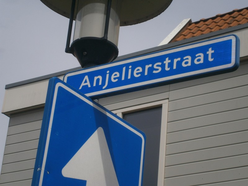 Anjelierstraat straatnaambord.JPG