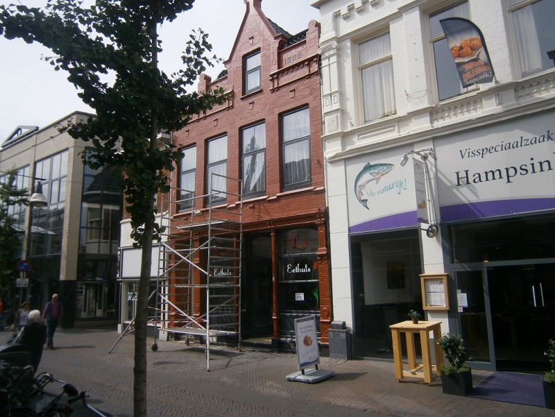 Marktstraat eethuis Laila en cisspeciaalzaak Hampsink.JPG