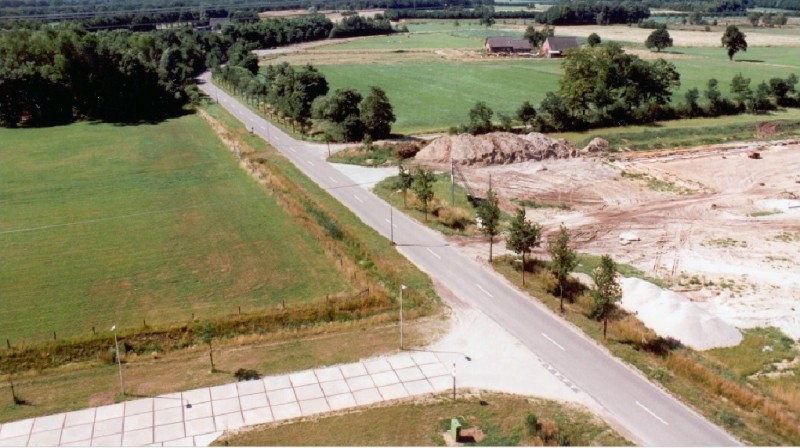 Staalsteden juli 1990 Vanaf de warmtekrachtcentrale kijkend naar het nog in aanbouw zijnde staalconstructiebedrijf Goedhart en Woolderik.jpg