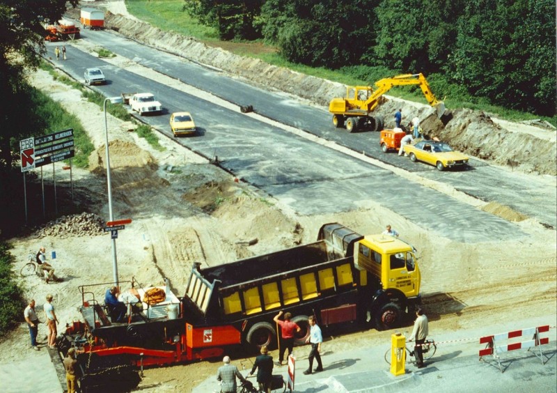 Geessinkweg Aanleg Broekheurnering, ontsluiting Helmerhoek sept. 1980.jpg