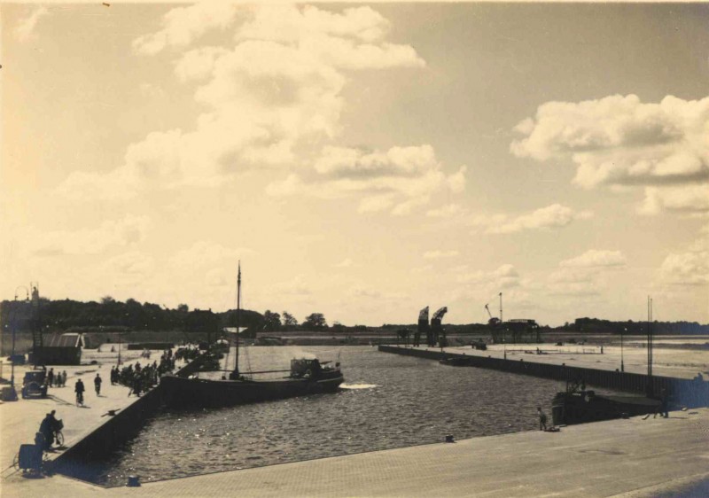 Haven 1934 Overzicht van haven vanaf Handelskade Oost.jpg