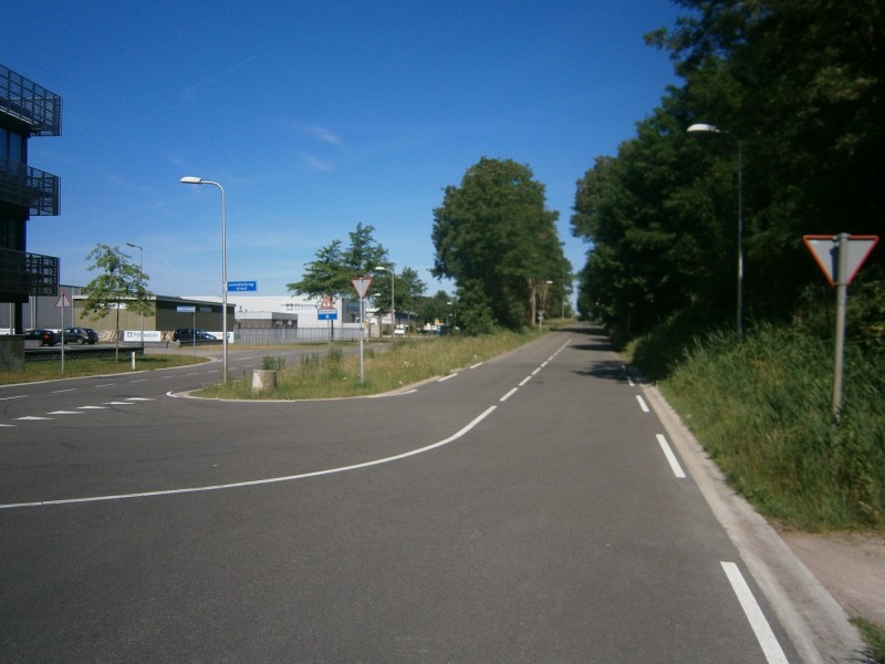 Lonnekerbrugstraat vanaf Kanaalstraat.JPG