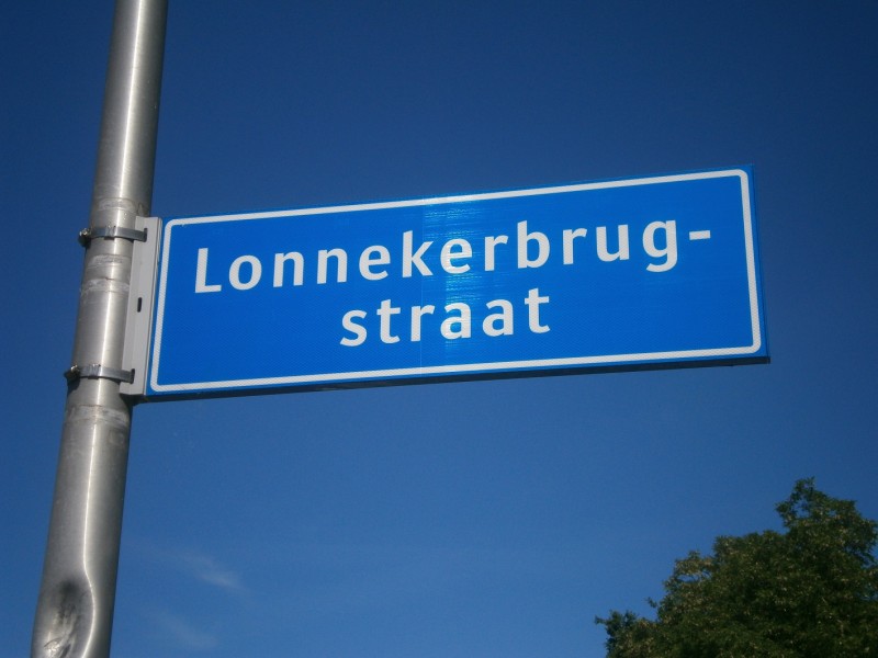 Lonnekerbrugstraat straatnaambord.JPG