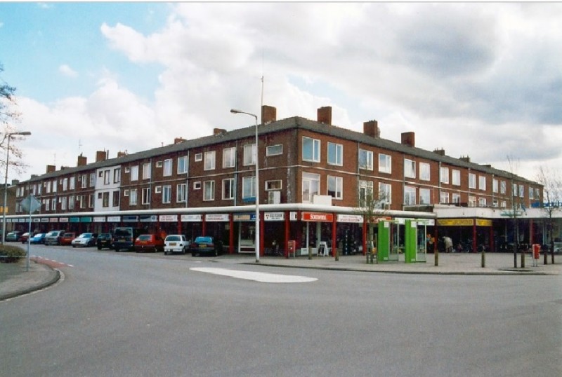 Schorpioenstraat 15-6-2006 winkelcentrum Twekkelerveld.jpg