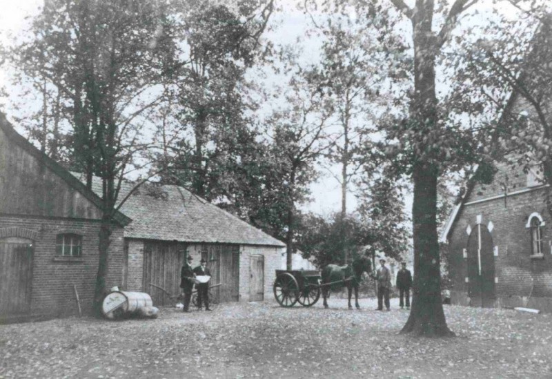 Minkmaatstraat Erve Minkmaat 1921 met bewoners Robers.jpg