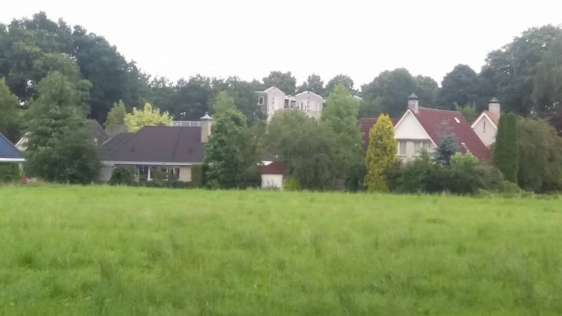 Haaksbergerstraat in de richting van de wijk Zwering met zicht op de huizen aan de Suze Robertsonlaan.jpg