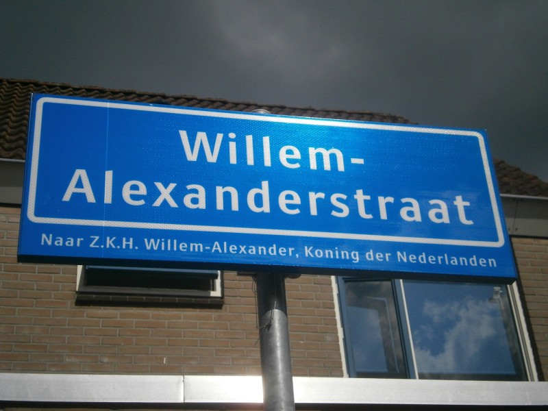 Willem Alexanderstraat straatnaambord (2).JPG