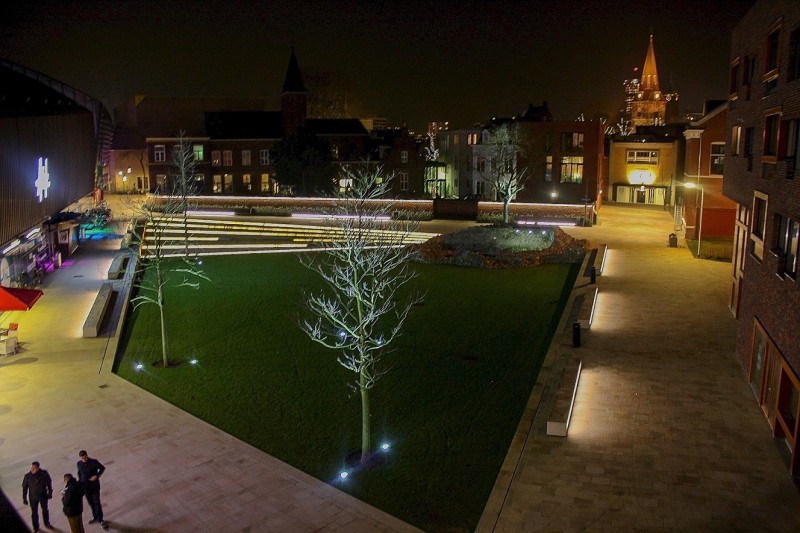 Willem Wilminkplein bij avond.jpg