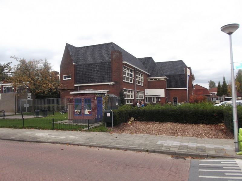 Dr. P, van Hoekstraat hoek Boekweitstraat Stevenfenneschool.JPG