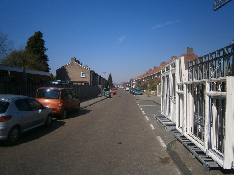 Dr. P. van Hoekstraat vanaf Wicher Nijkampstraat.JPG