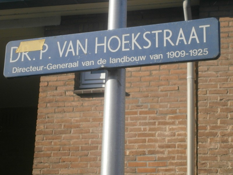 Dr. P. van Hoekstraat straatnaambord.JPG