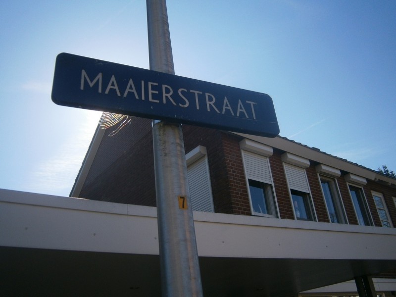 Maaierstraat straatnaambordi.JPG