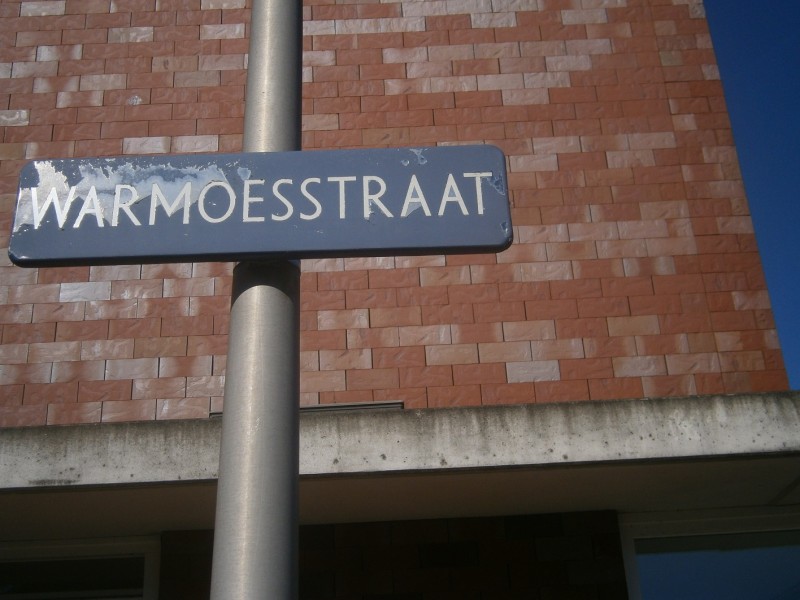 Warmoesstraat straatnaambord (2).JPG