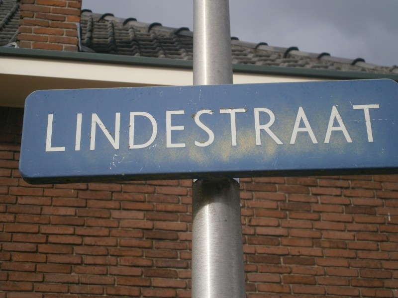 Lindestraat straatnaambord.JPG