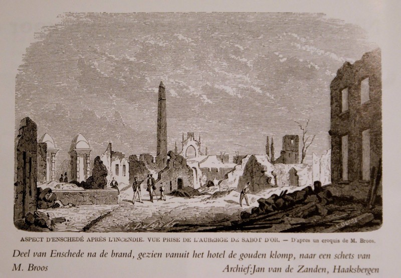 Eschpoort na de stadsbrand van 1862 gezien vanuit Hotel De Gouden Klomp.jpg