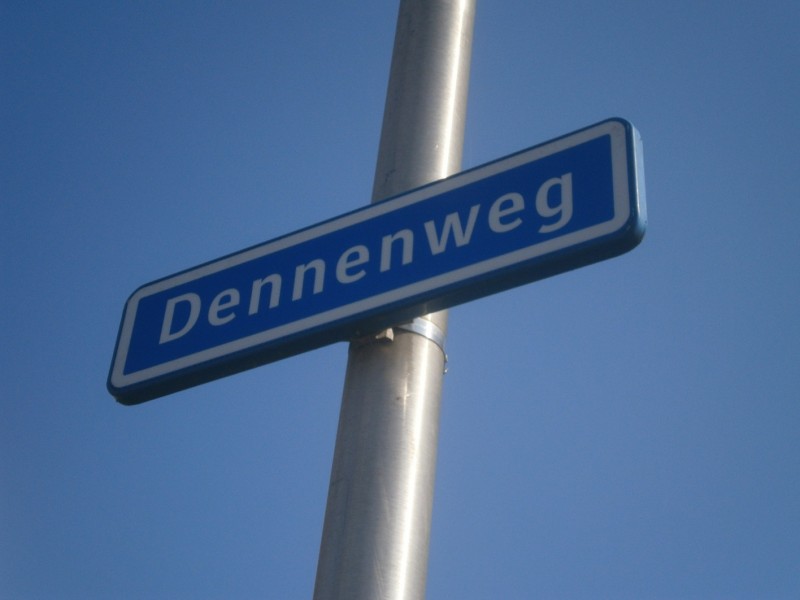 Dennenweg straatnaambord.JPG
