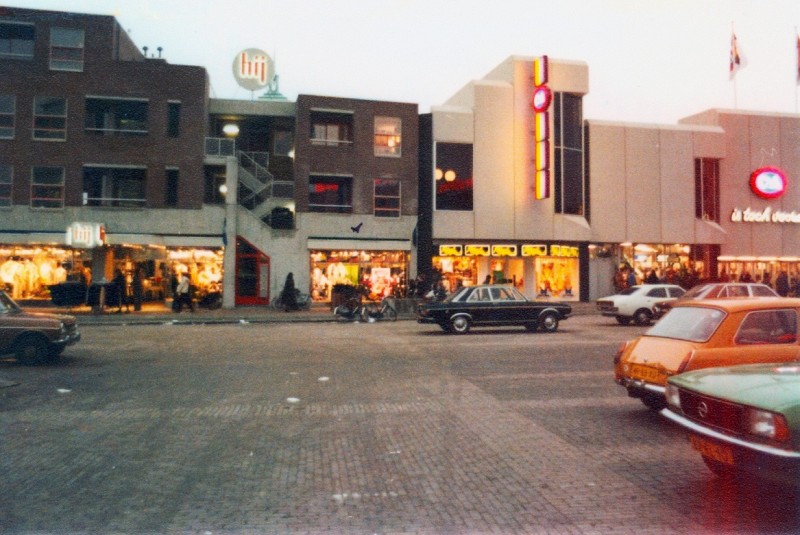 H.J. Van Heekplein HIJ herenmode en C&A  1978.jpg