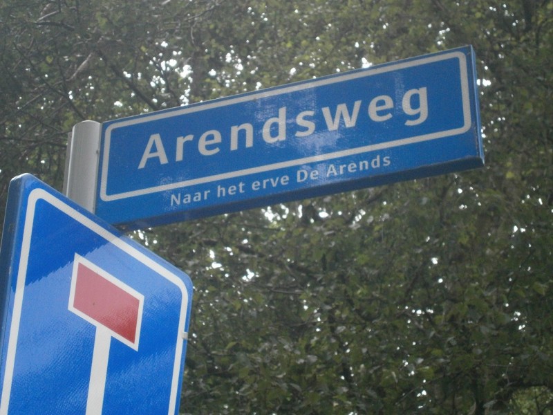 Arendsweg straatnaambord (2).JPG