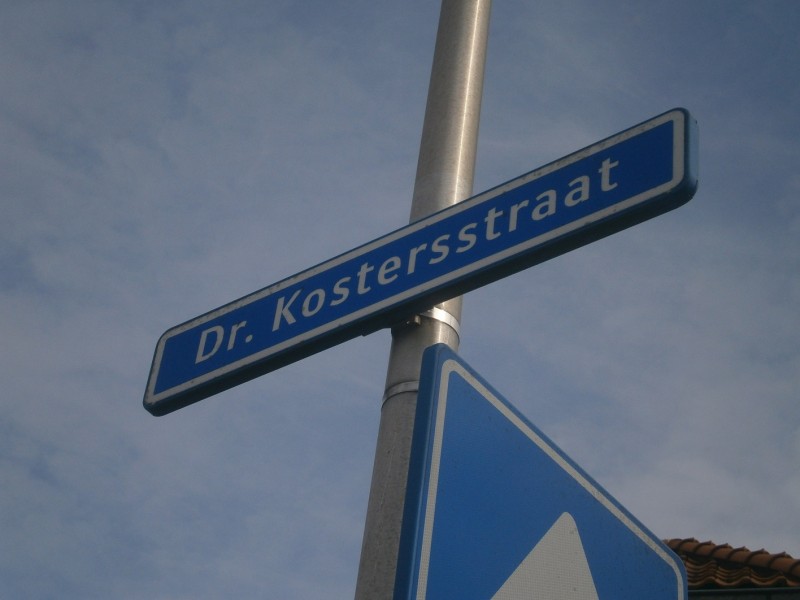 Dr. Kostersstraat straatnaambord (2).JPG
