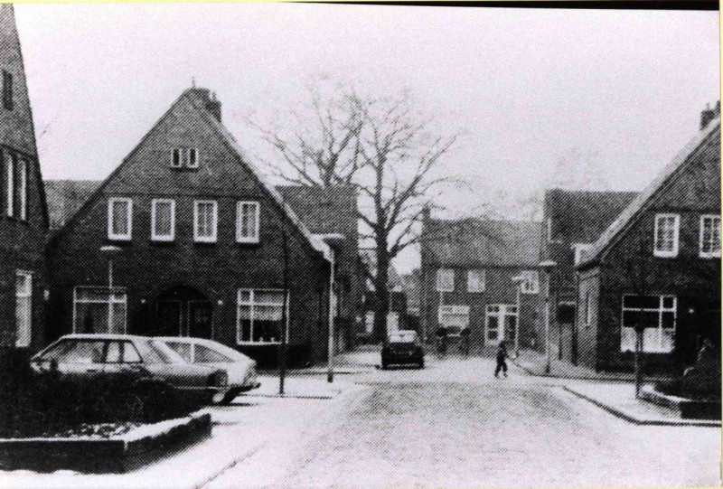 Weverstraat 1975 Ter hoogte v.d. Willem de Clerqstraat richting Dennenweg..jpg