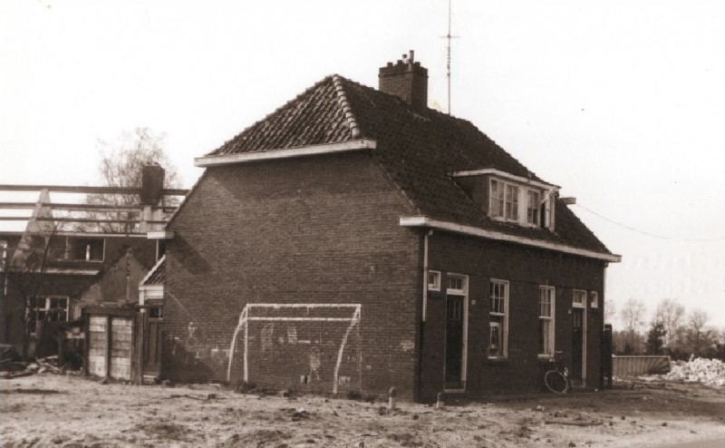 Horstlindelaan 1967 De laatste woningen van de zgn. Drienerkrim, op de hoek met de Dr. Zamenhoflaan.jpg