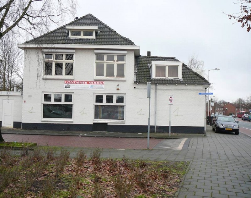 Ypkemeulestraat hoek Haaksbergerstraat containerverhuur vroeger cafe Schievels.jpg