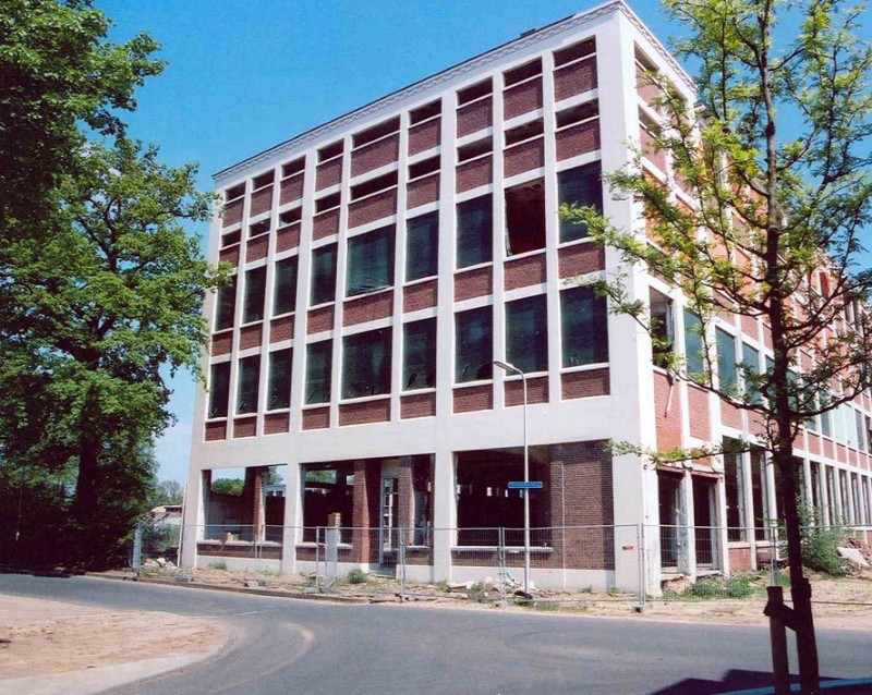 Stroinksbleekweg Wederopbouw in Roombeek, renovatie TETEM-gebouw mei 2006.jpg