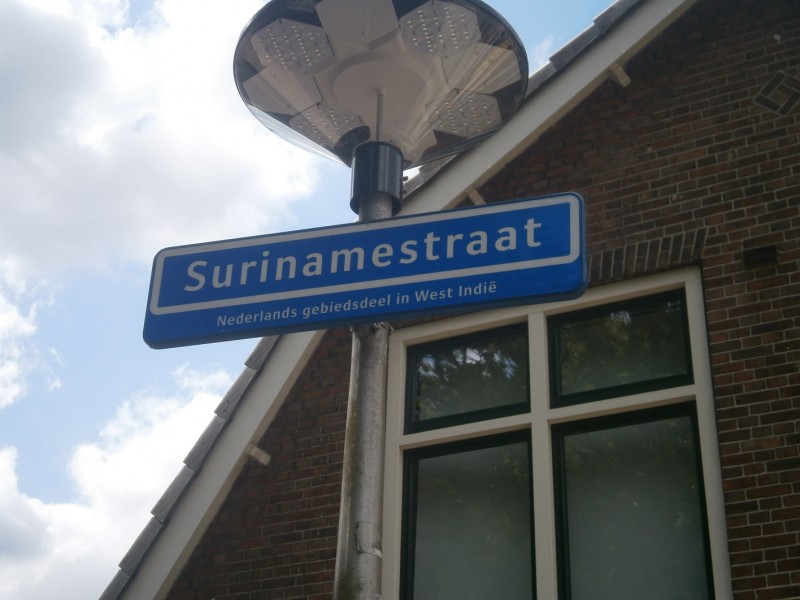 Surinamestraat straatnaambord (2).JPG