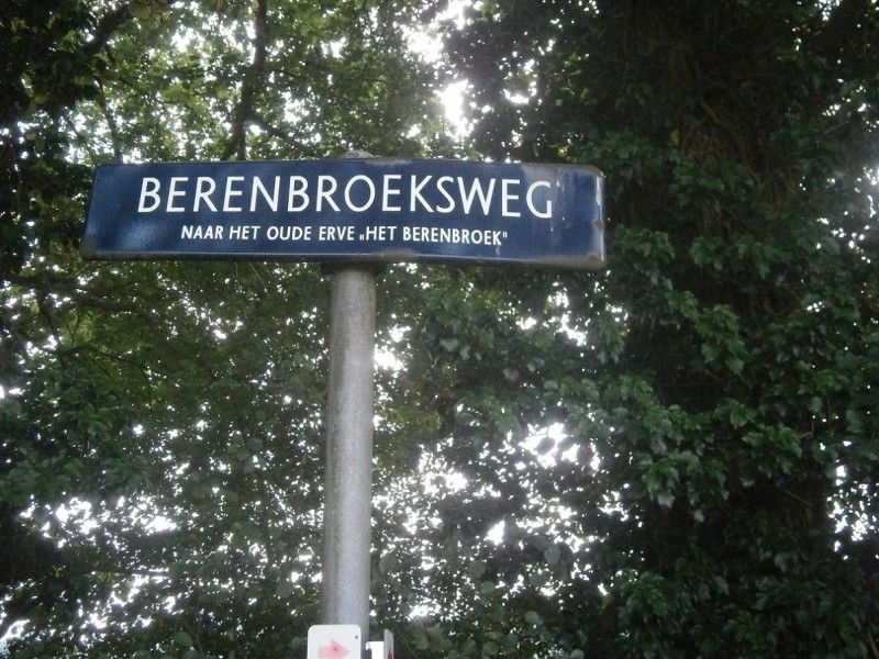 Berenbroeksweg straatnaambord.JPG