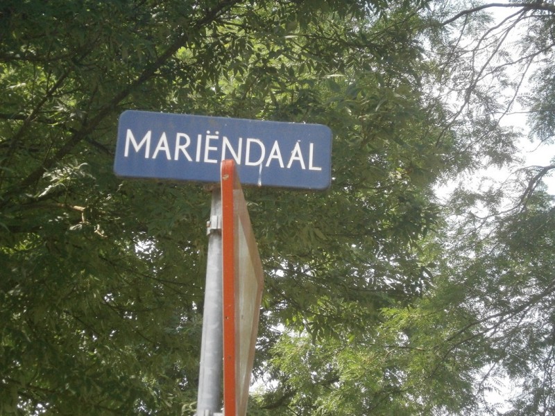 Mariëndaal straatnaambord (2).JPG