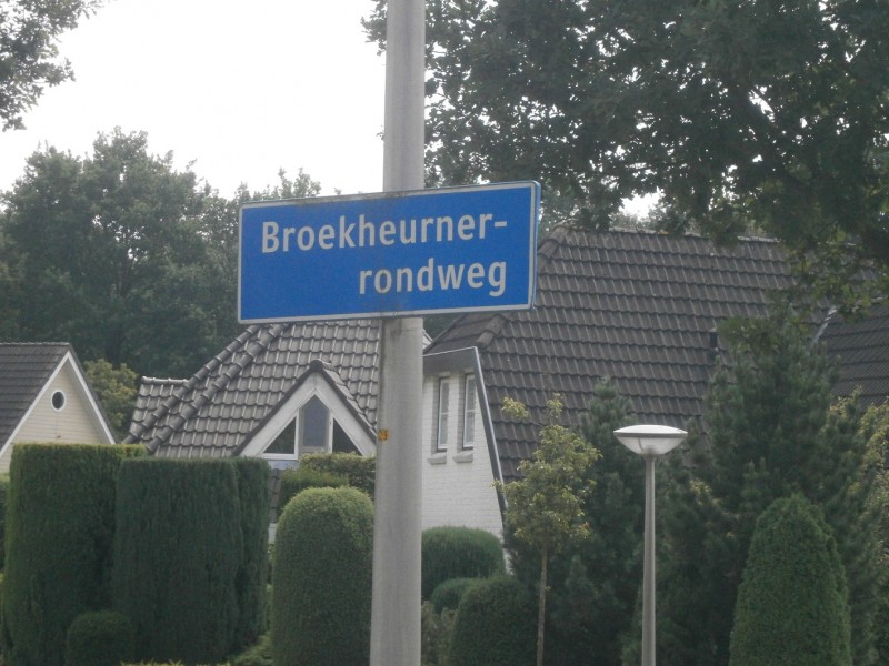 Broekheurnerrondweg straatnaambord.JPG
