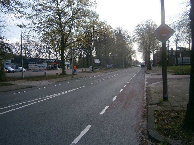 Burgemeester M. van Veenlaan hoek Zuiderstraat.JPG