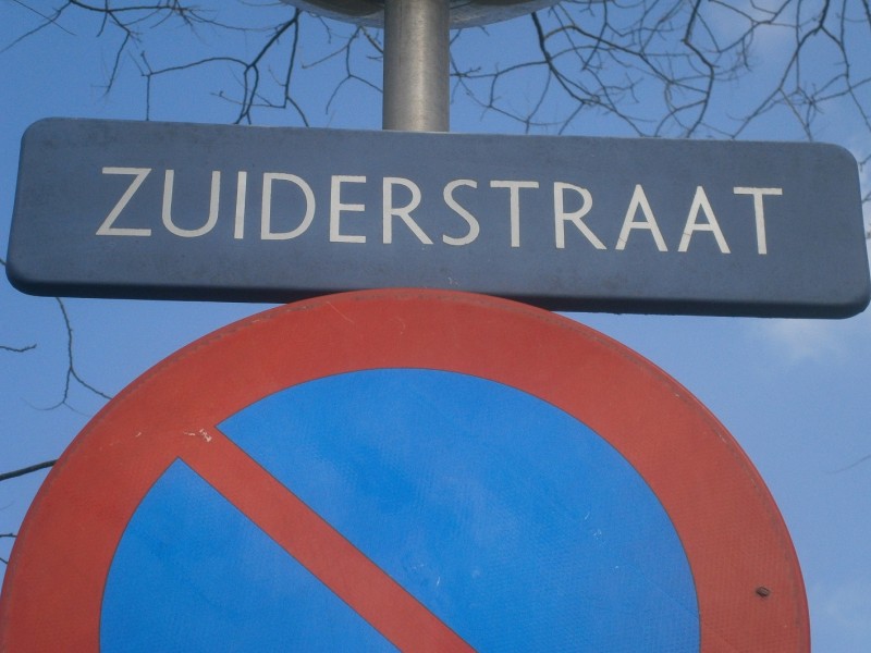 Zuiderstraat straatnaambord.JPG